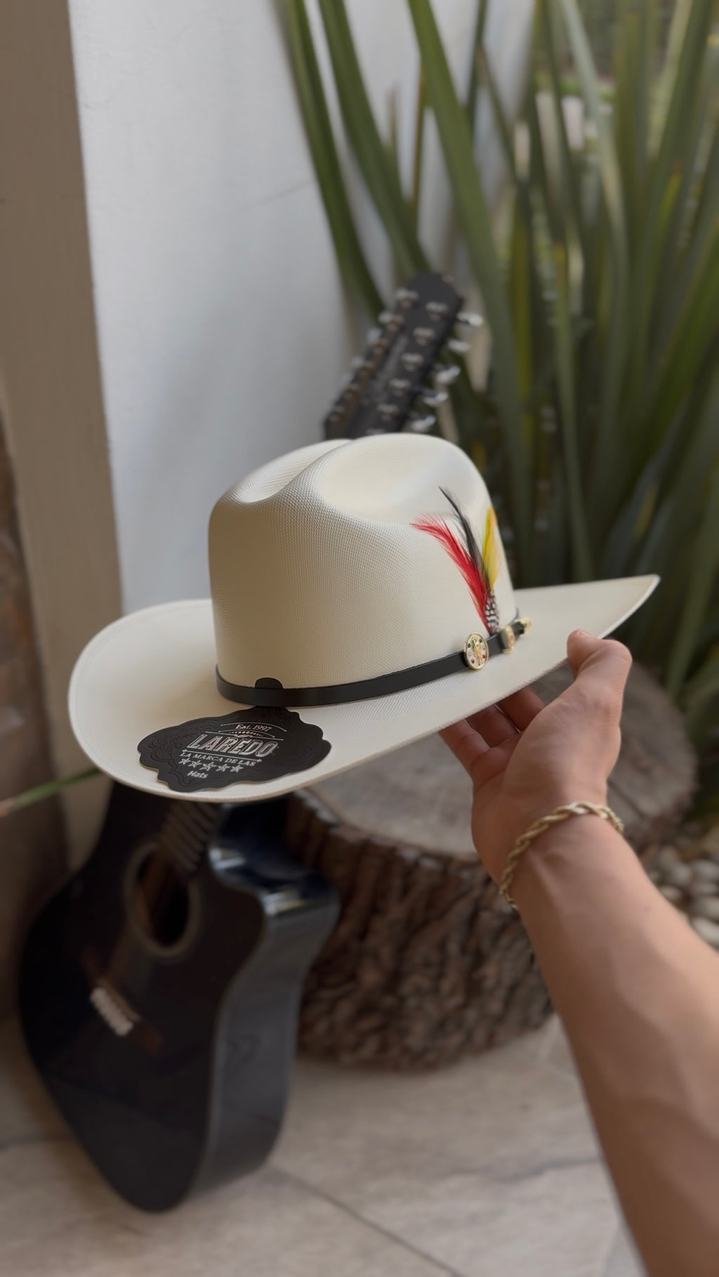 Laredo 1,000x Edición Especial SAN JUDAS TADEO